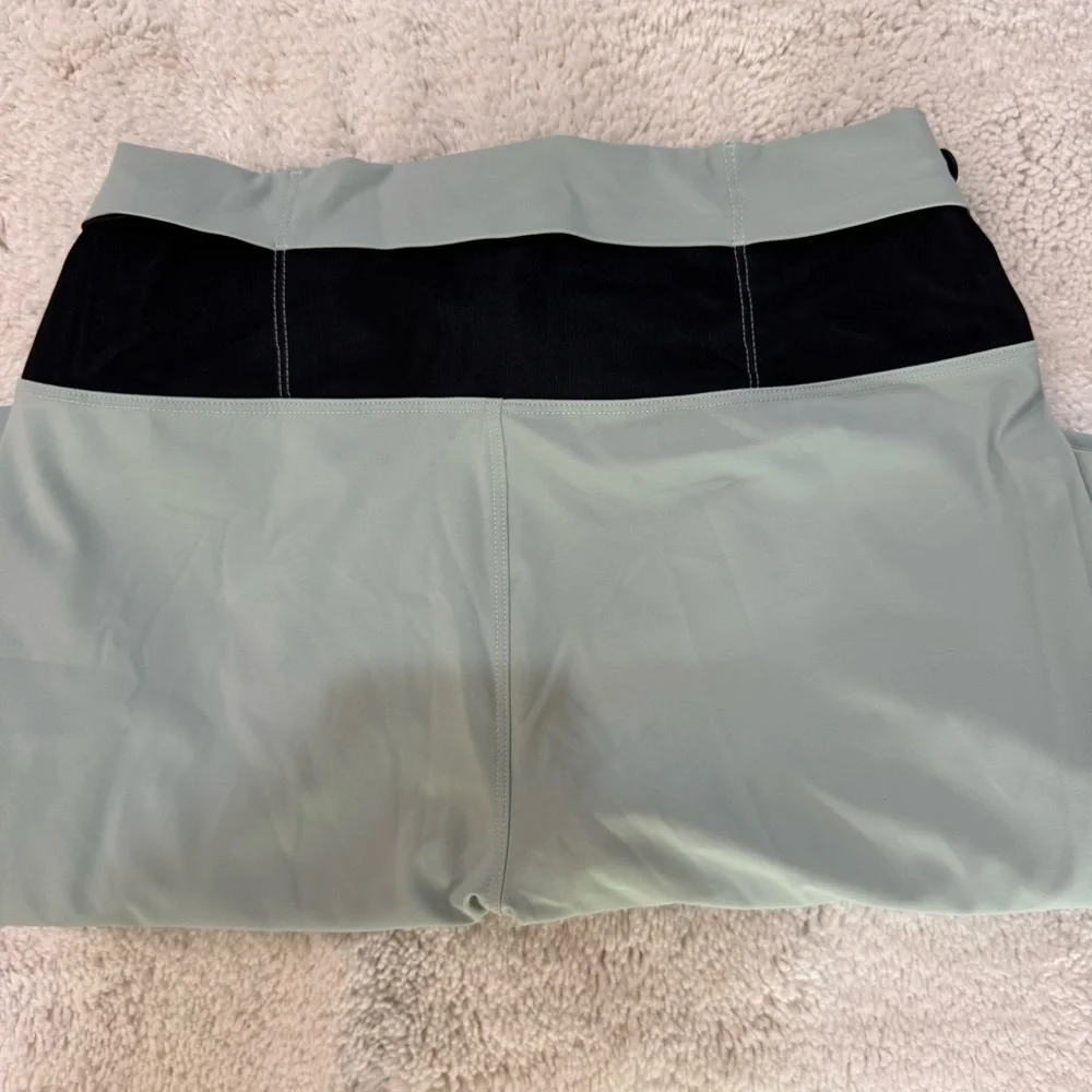 Run On Clouds Light Green Tights/long Small Excellent condition - Picture 3 of 5